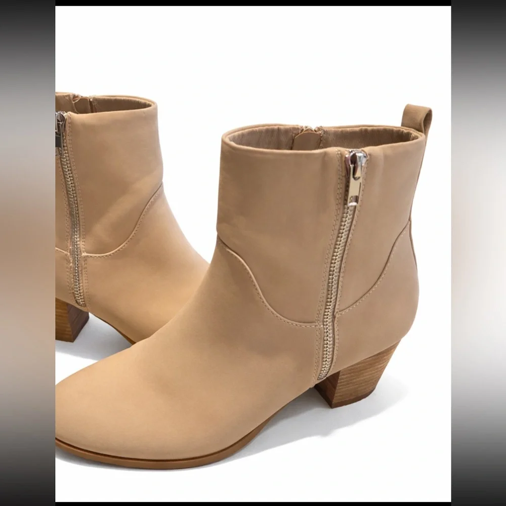 Dolce Vita DV Calany Beige Ankle Booties Size 9 Block Heel. - Picture 2 of 5